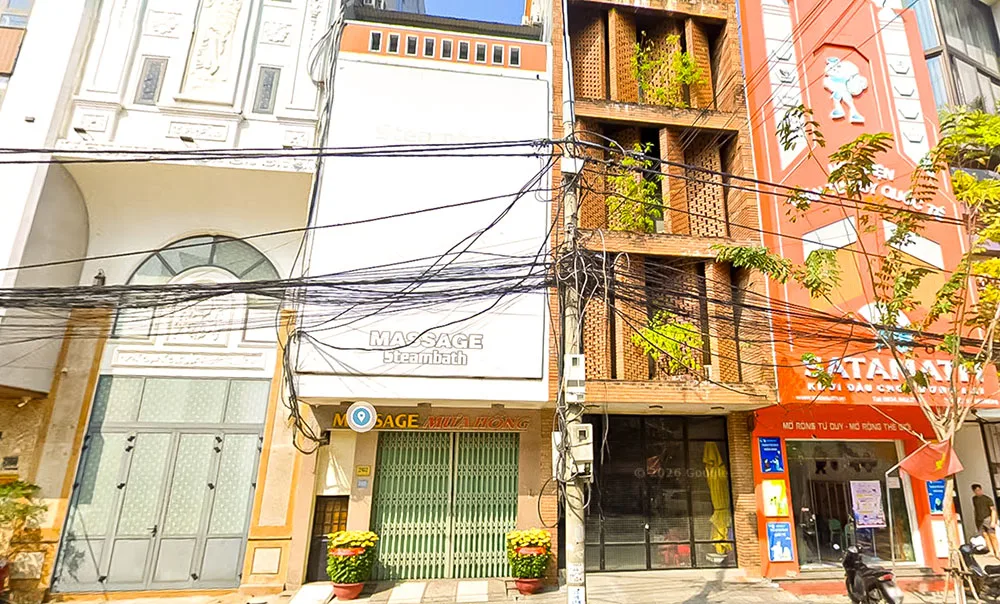 무아흥 스파의 매장 입구 아직 문이 잠겨있는 모습